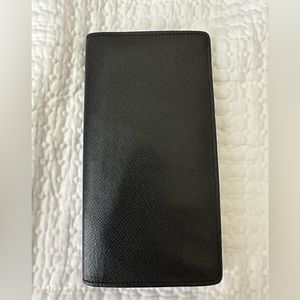 Louis Vuitton Taiga long card Brazza wallet